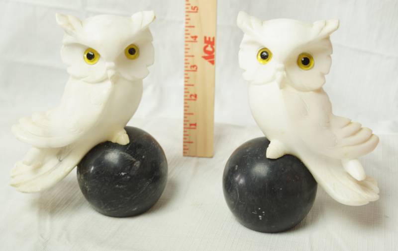 lot 1171 image: Pair of Majestic Owls - Heavy Stone Alabaster on Granite