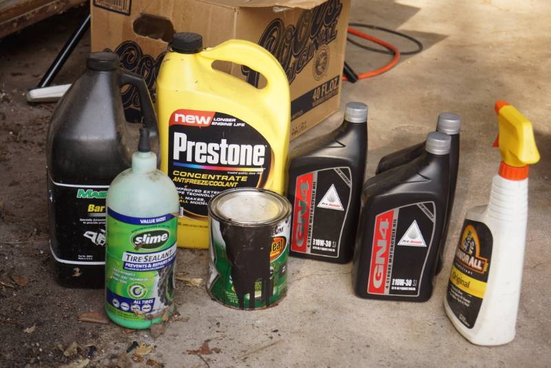 lot 1172 image: Car Care Lot - Misc Garage Items - See pics
