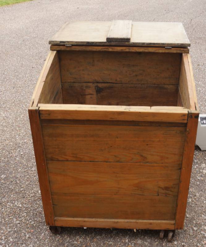 lot 1178 image: Old Vintage Wooden Chest with hinged Lid - on Wheels