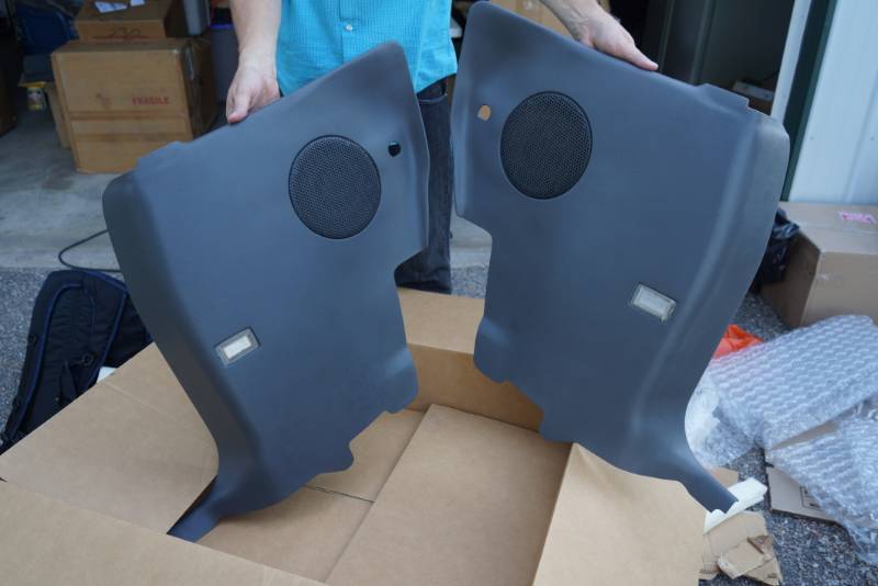 lot 1029 image: Auto Parts - Interior Panels with Speakers Part Number - 10276301-LH - 10276300-RH