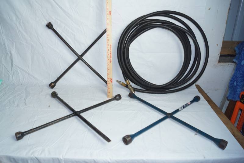 lot 1640 image: Lot of Misc, Automotive Accessories - Hose and Tire Irons