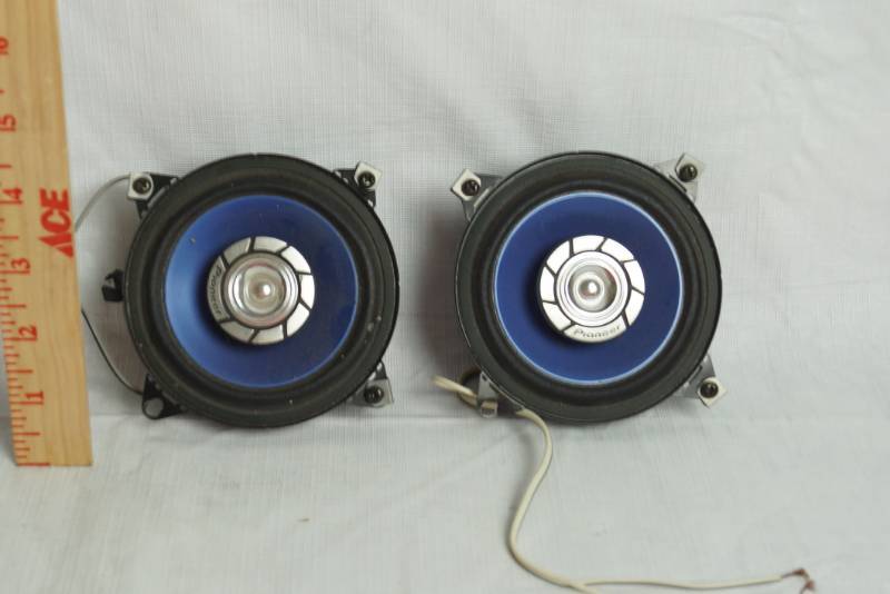 lot 1633 image: Pioneer Car Speakers