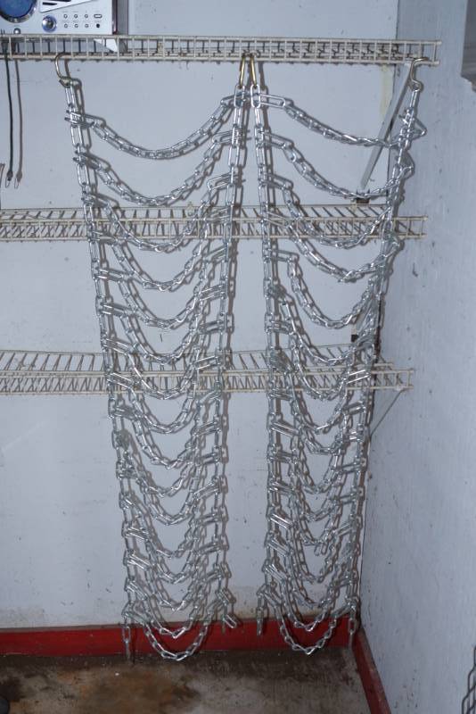 lot 1632 image: Lot of 2 Tire Chains