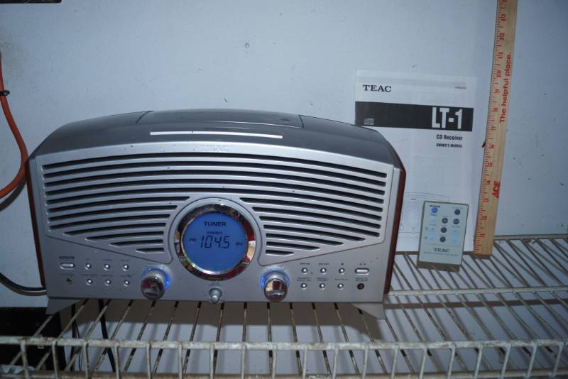 lot 1624 image: TEAC CD Receiver wRemote and Manual - It all works SOUNDS GREAT