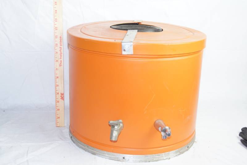 lot 1625 image: Insulated Beverage Dispenser