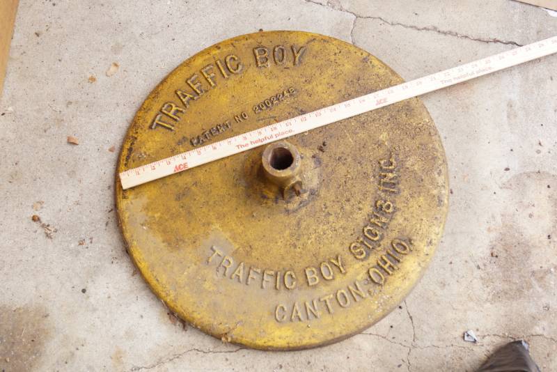 lot 1693 image: Vintage Portable Sign Holder Traffic Boy Patent # 2002248- Very Cool Item