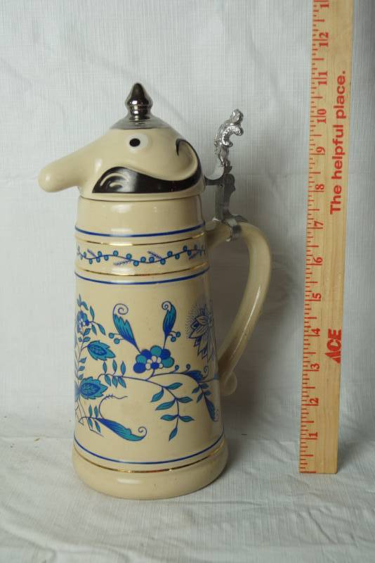 lot 1703 image: Schultz & Dooley Stein Schultz Utica Club Webco Ceramarte Brazil c.1972-1982