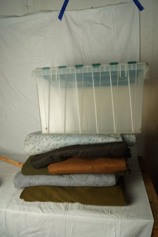 lot 1709 image: Lot of Moving Blankets w Tote