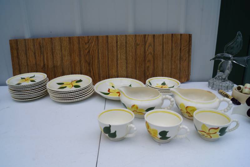 lot 1729 image: Lot of Vintage Yellow Rose Dishes - See other matching dishes on this auction