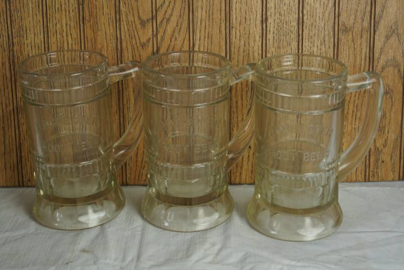 lot 1744 image: Lot of 3 Vintage Rochester Root Beer Mugs