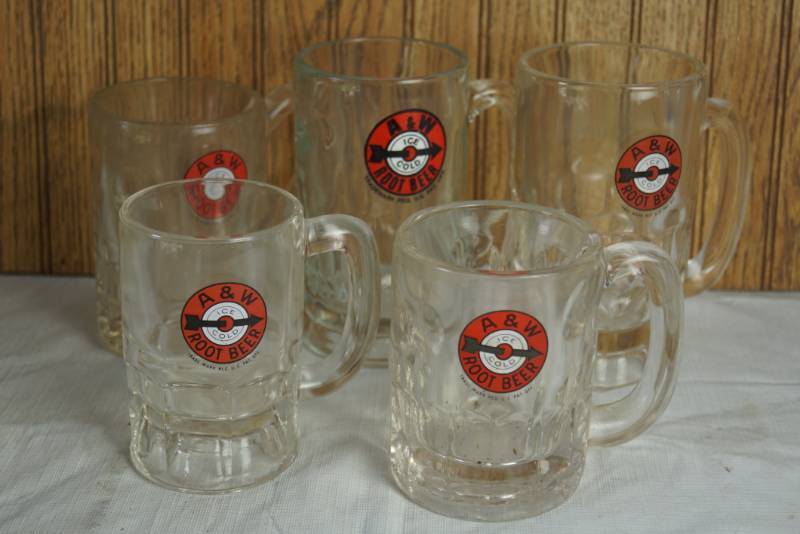 lot 1745 image: Lot of 5 Vintage A&W Root Beer Mugs