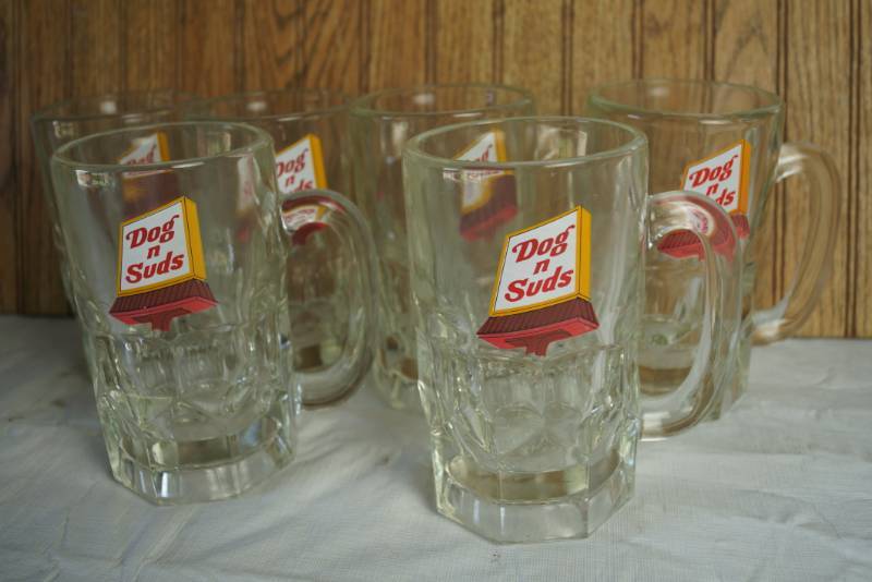 lot 1764 image: Lot of 6 Vintage Dog N Suds Glass Mugs - Rare Find