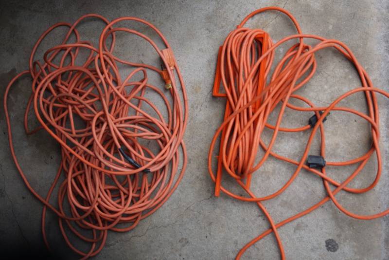 lot 1775 image: Lot of 2 Heavy Duty Long Extension Cords