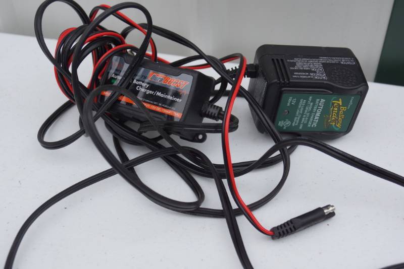 lot 1777 image: Lot of Battery Chargers