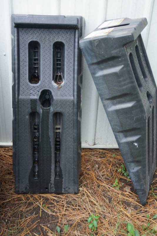 lot 1785 image: Car Ramp Set