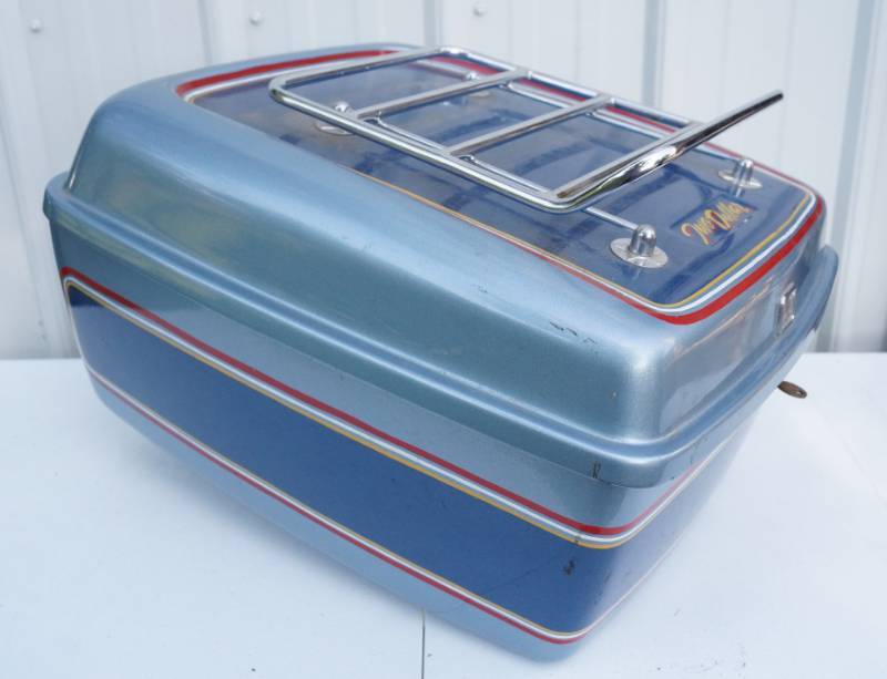 lot 1405 image: Blue Motorcycle Trunk Box - Handy