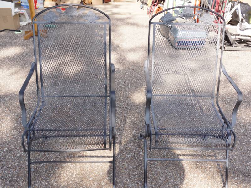 lot 1406 image: Lot of 2 Iron Black Lawn Chairs