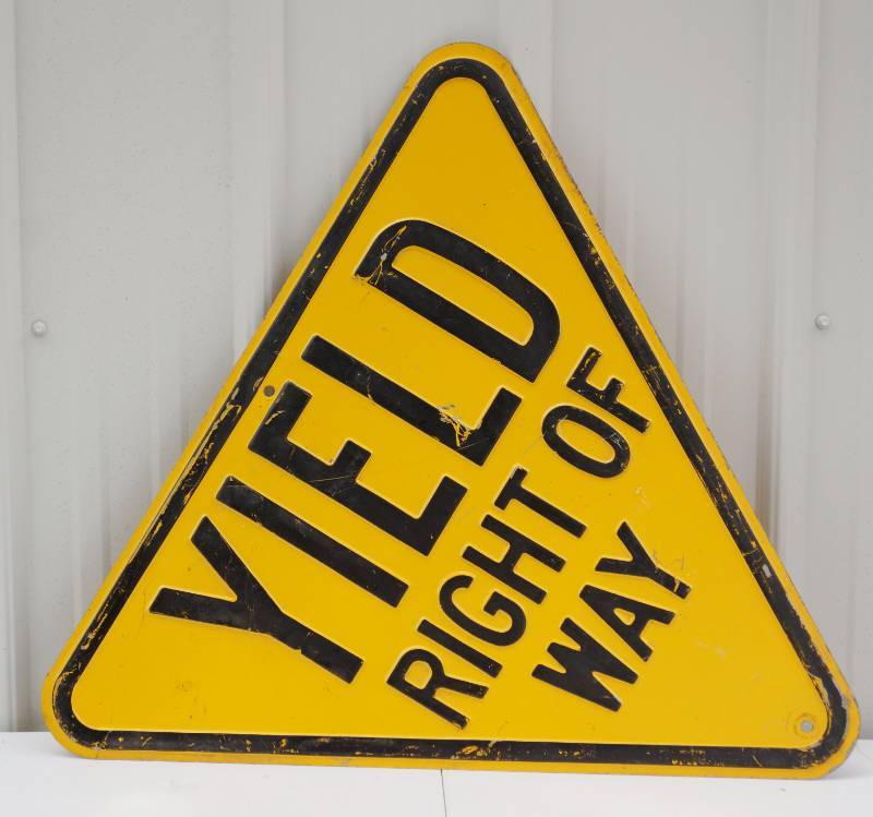 lot 1466 image: Yield Right of Way Metal Sign