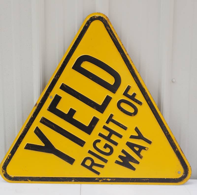 lot 1467 image: Yield Right of Way Metal Sign