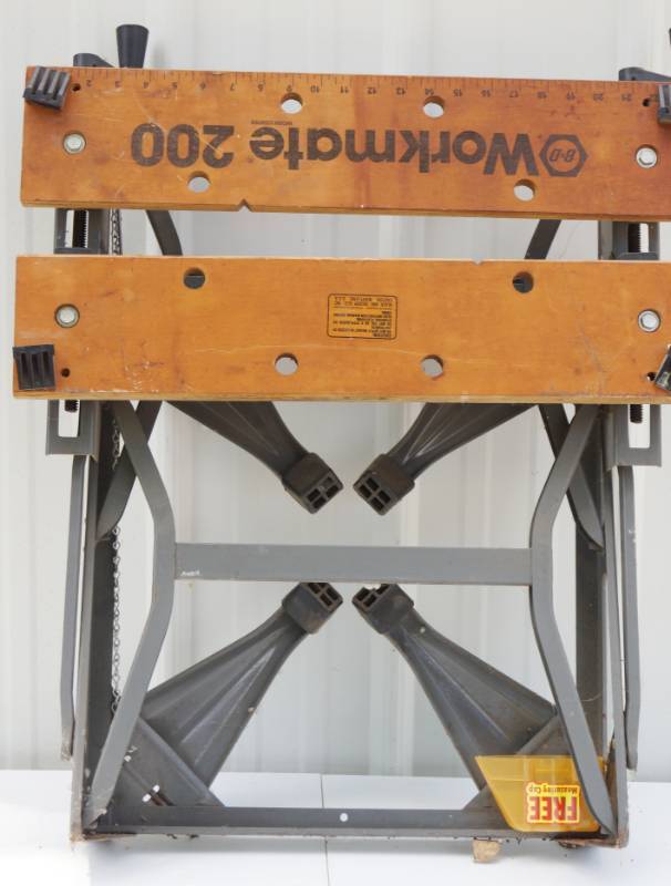 lot 1475 image: Heavy Duty Black & Decker Workmate 200 Saw Table