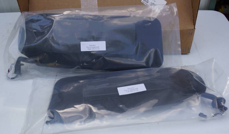 lot 5922 image: GM PART NUMBER 10334045r & 10334046r 97-04 CORVETTE SUN VISOR LEFT & RIGHT HAND. VISOR HAS LIGHTED MIRROR
