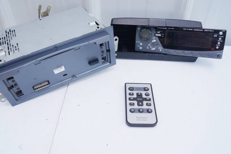 lot 5958 image: Pioneer DEH-P77DH Detachable Face Car Stereo