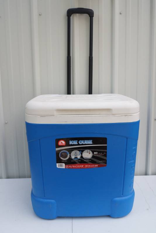 lot 5965 image: Igloo Ice Cube Cooler - Ultratherm Insulation - with Handle and Wheels