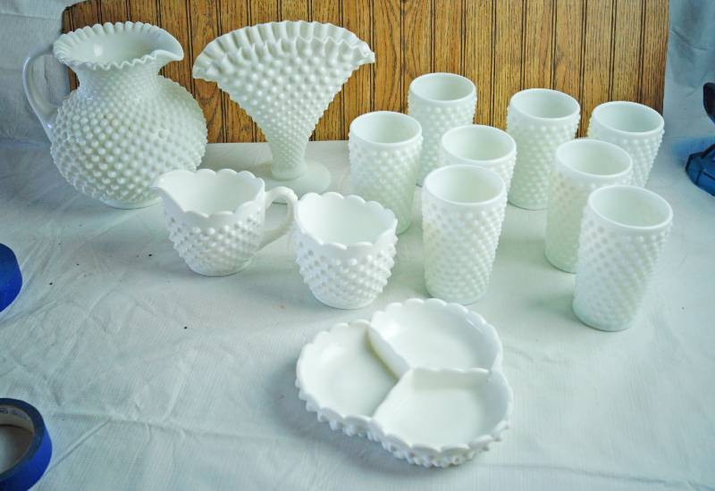lot 1255 image: Collectible Milk Glass - Most Likely Fenton VERY NICE PIECES
