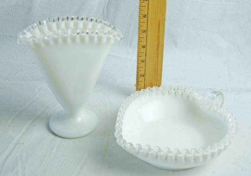 Beautiful Fluted Edge Fenton Vase Heart Dish With Handle Milk