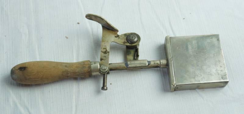 lot 1276 image: Antique Rare ICYPI ICE CREAM SANDWICH COOKIE SCOOP CAMBRIDGE, MASS Works