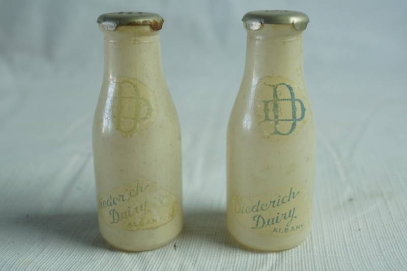 lot 1282 image: Deiderich Dairy, ALbany, New York Salt and Pepper Shaker Set Very Rare