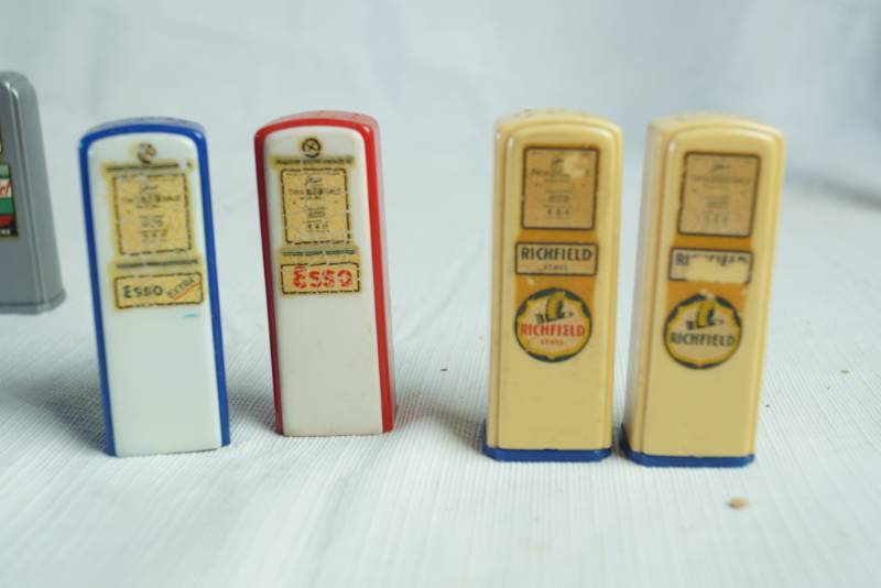 lot 1288 image: Lot of 2 sets Vintage Gas Pump Salt and Pepper Shaker Set - ESSO & RICHFIELD