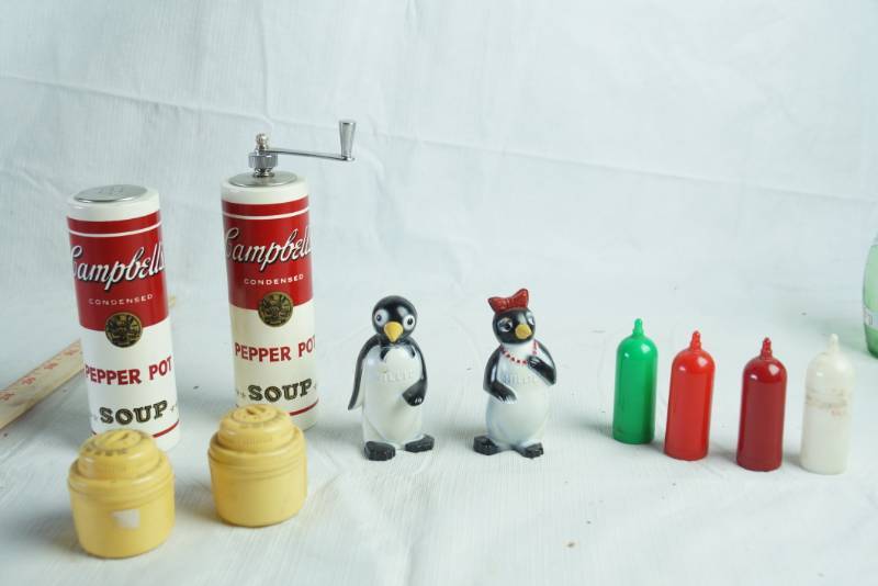 lot 1292 image: Lot of 4 sets Vintage Salt and Pepper Shaker Set - Campbells Pepper Pot Soup, Peguins, Yellow and More