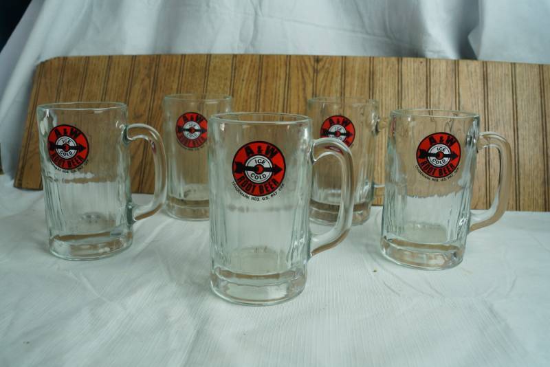 lot 1296 image: Lot of 5 Vintage A & W Root Beer Mugs - OLD LOGO STYLE