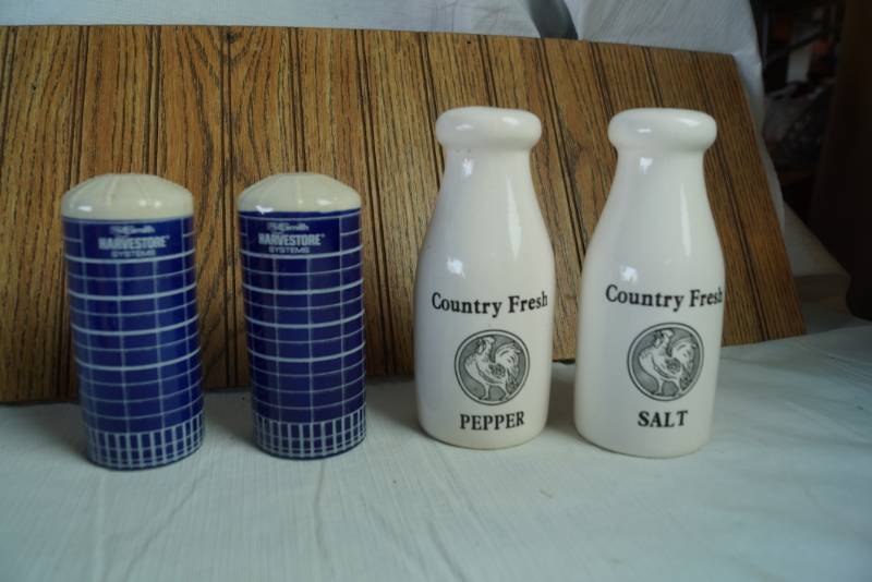 lot 1298 image: Lot of 2 Ceramic Salt and Pepper Shakers - Country Fresh and A.O. SMITH HARVESTORE SYSTEMS