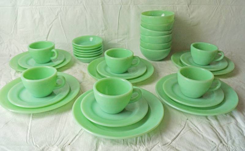 lot 1313 image: Rare Fire King JADE-ITE Ovenware Dish Set - ANCHOR - Plates, Cups & Bowls - Rare and Beautiful