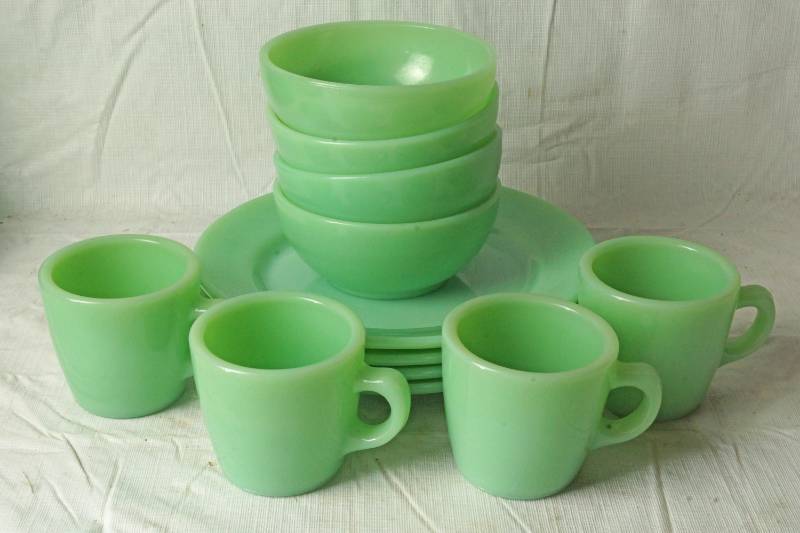 lot 1315 image: Rare Fire King JADE-ITE Ovenware Dish Set - ANCHOR - Plates, Cups & Bowls - Rare and Beautiful
