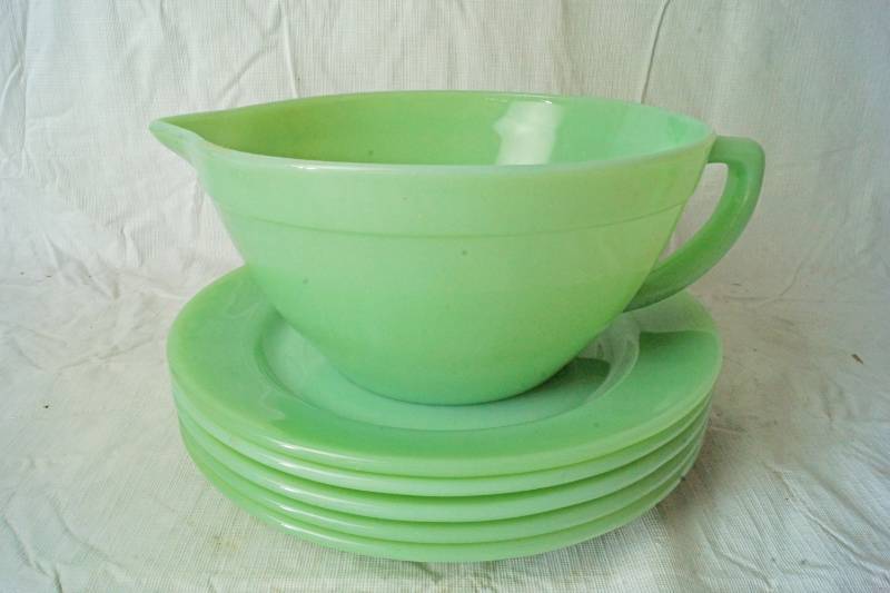 lot 1317 image: Rare Fire King JADE-ITE Ovenware Dish Set - ANCHOR - Large Batter Bowl and 5 Plates