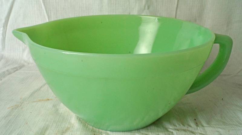 lot 1320 image: Rare Fire King JADE-ITE Ovenware Batter Bowl - ANCHOR - WOW