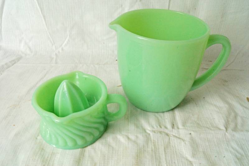 lot 1321 image: Rare Fire King JADE-ITE Oven Ware Juicer and Pouring Cup - ANCHOR - WOW