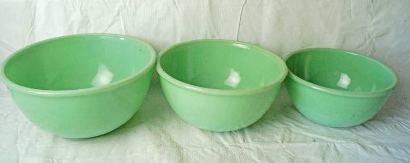 lot 1330 image: Fire King JADE-ITE - Set of 3 Mixing Bowls, NEW w TAGS - ANCHOR - Great Find