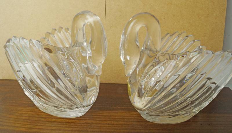 lot 1335 image: Pair of Lead Crystal Swans - BLEIKRISTALL - Made in W. Germany - Over 24% PbO - Stunning