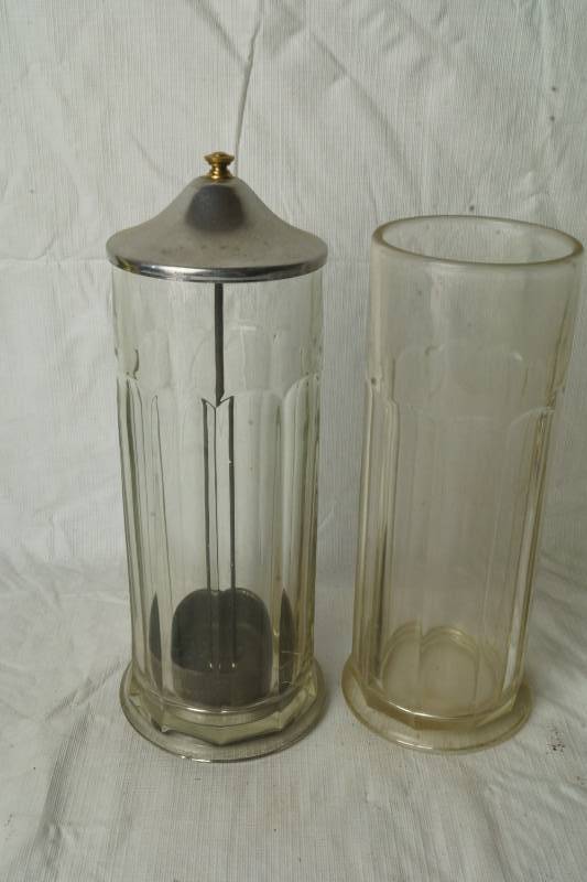 lot 1344 image: Lot of 2 Vintage Straw Dispensers (one has no lid)