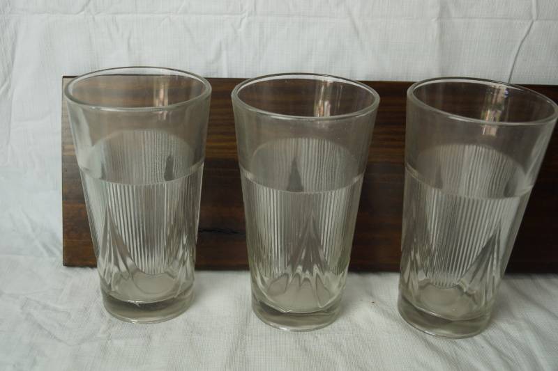 lot 1354 image: Lot of 3 Cool Vintage Starburst Soda Fountain Glasses - Retro Baby