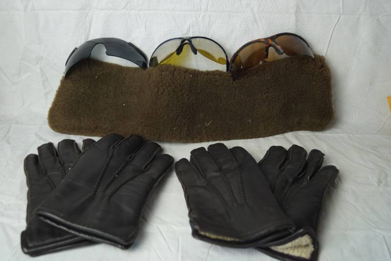 lot 1360 image: Lot of Sunglasses and Nice Leather Gloves