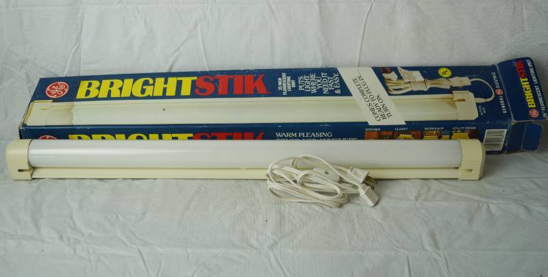 lot 1362 image: GE Bright Stik Portable Light - WORKS NIB