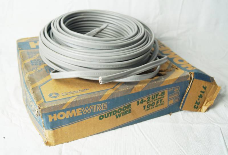 lot 1372 image: Box of Outdoor Wire 14-2 UF-B in original box