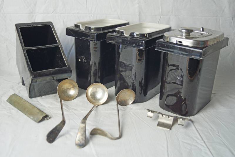 lot 1388 image: Lot of 4 Vintage Ceramic Soda Fountain Wells with Ladles - See pics - these are the Bees-Knees