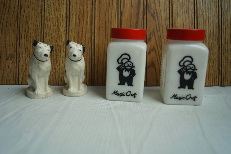 lot 1620 image: Lot of 2 Sets of Salt and Pepper Shakers - RCA Record Dog and Magic Chef - COOL