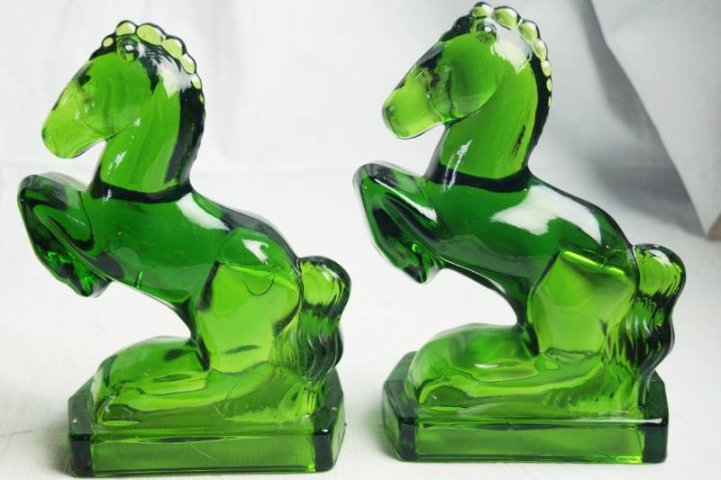lot 1670 image: Vintage Pair Glass Stallion Rearing Horse EMERALD GREEN COLOR Figurine Book Ends approx 7 34 Tall